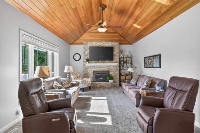 4283 Hillview Lane, Vadnais Heights, MN 55127
