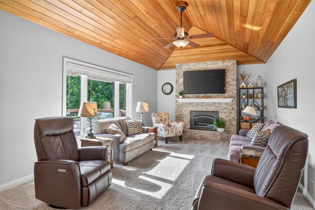 4283 Hillview Lane, Vadnais Heights, MN 55127