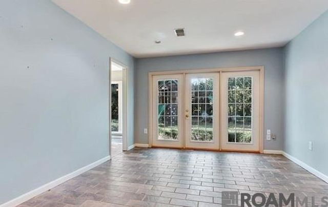 1185 Seyburn Dr, Baton Rouge, LA 70808