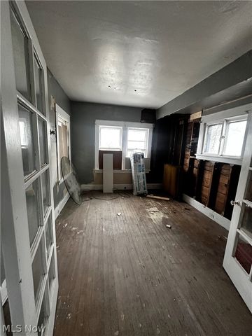 2083 N Taylor Road, Cleveland Heights, OH 44112