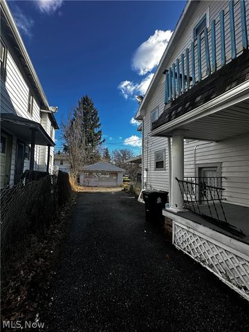 2083 N Taylor Road, Cleveland Heights, OH 44112
