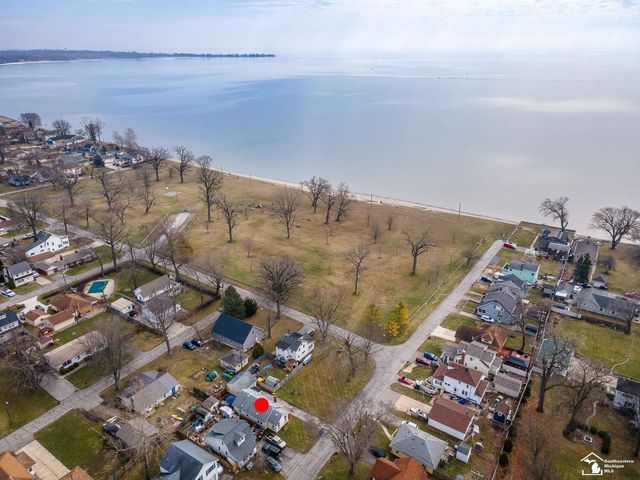 3329 Elmwood Street, Frenchtown Twp, MI 48162