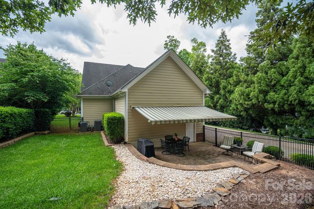 1060 Garibaldi Ridge Court, Belmont, NC 28012