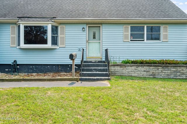1 Snaffle Ring, Colonie, NY 12205