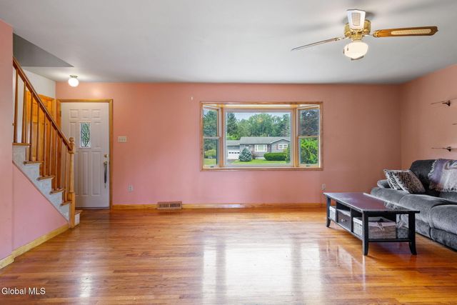 1 Snaffle Ring, Colonie, NY 12205