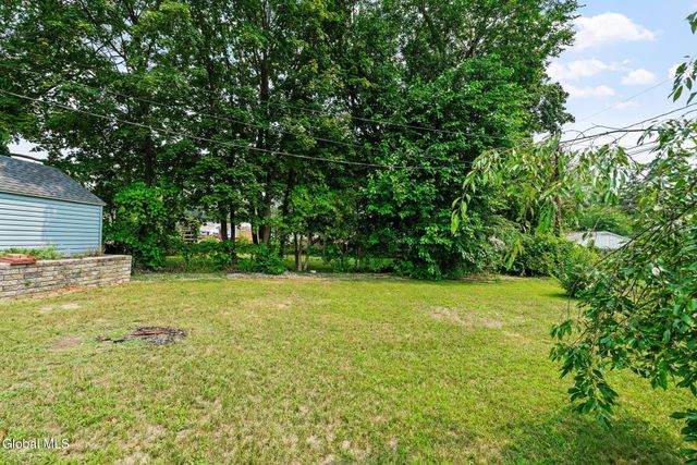 1 Snaffle Ring, Colonie, NY 12205