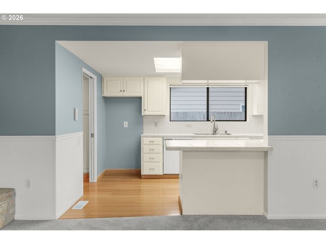 12325 Sw KING RICHARD Dr, Portland, OR 97224