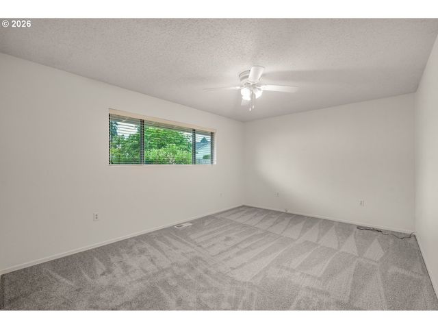 12325 Sw KING RICHARD Dr, Portland, OR 97224