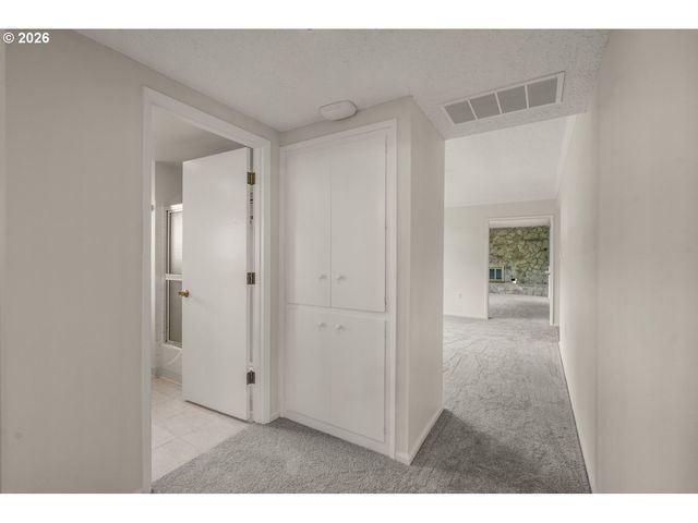 12325 Sw KING RICHARD Dr, Portland, OR 97224