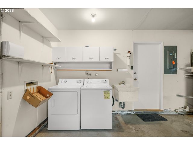 12325 Sw KING RICHARD Dr, Portland, OR 97224