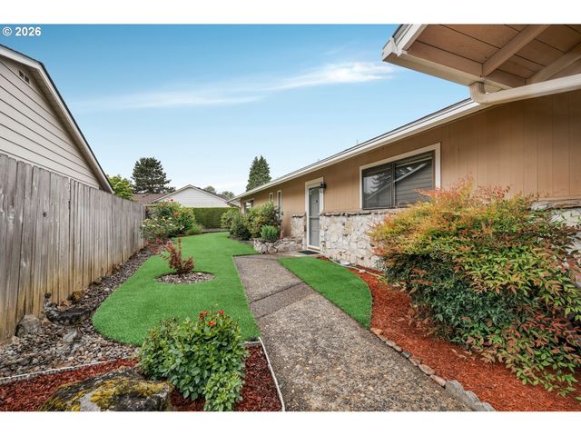 12325 Sw KING RICHARD Dr, Portland, OR 97224
