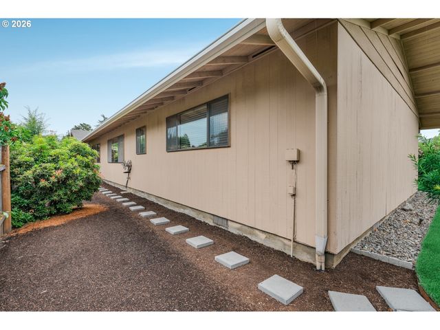 12325 Sw KING RICHARD Dr, Portland, OR 97224