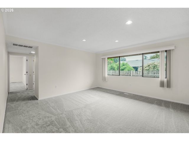 12325 Sw KING RICHARD Dr, Portland, OR 97224