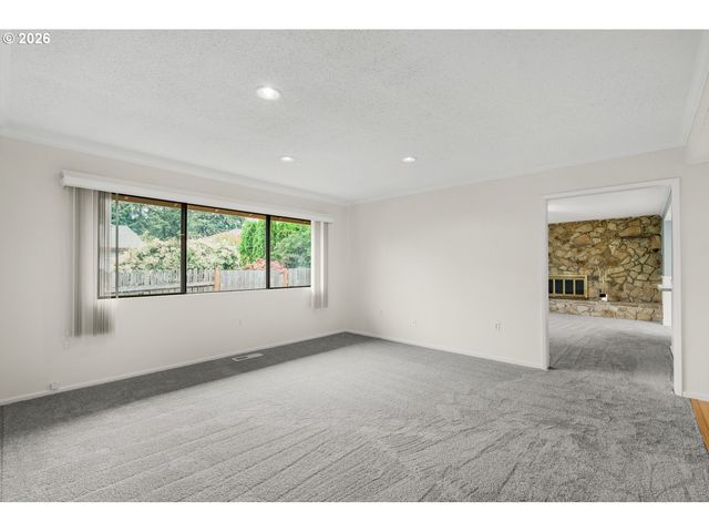 12325 Sw KING RICHARD Dr, Portland, OR 97224