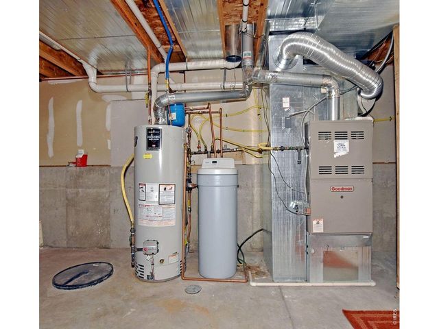 1047 Canal Dr, Windsor, CO 80550