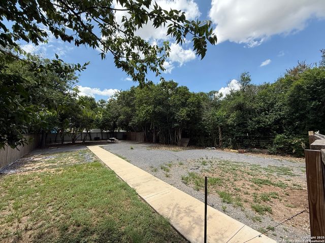 924 Roselawn, Seguin, TX 78155