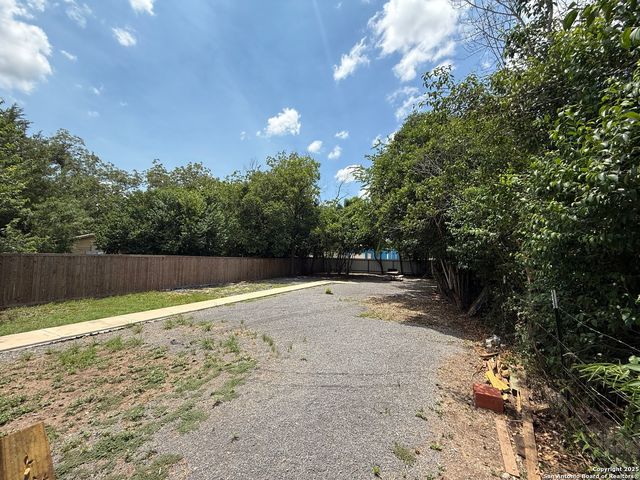 924 Roselawn, Seguin, TX 78155