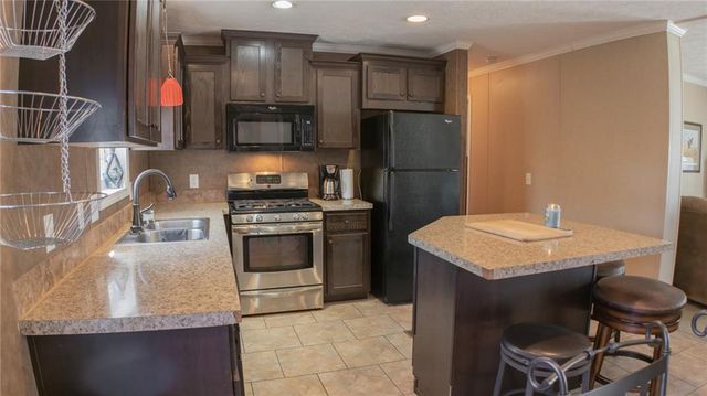 28810 Paradise Drive, Warsaw, MO 65355