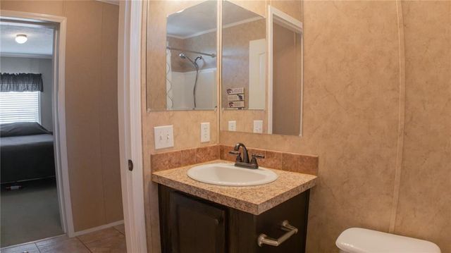 28810 Paradise Drive, Warsaw, MO 65355