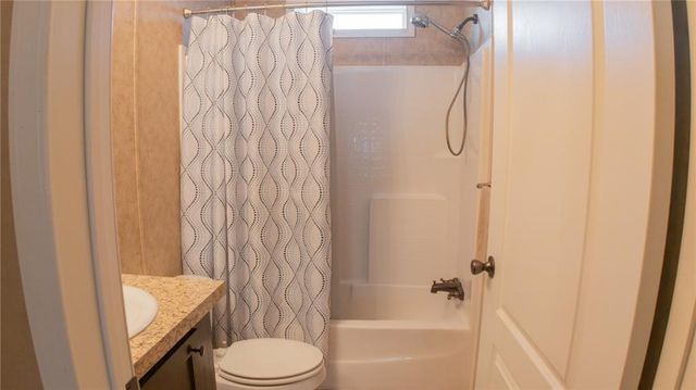 28810 Paradise Drive, Warsaw, MO 65355