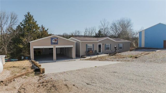28810 Paradise Drive, Warsaw, MO 65355