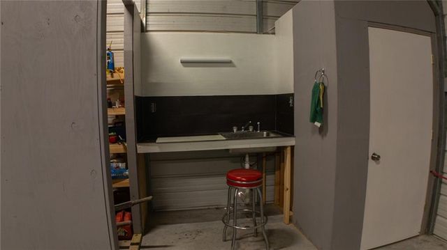 28810 Paradise Drive, Warsaw, MO 65355