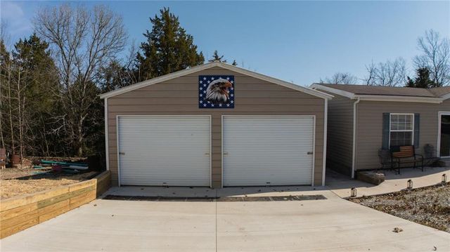 28810 Paradise Drive, Warsaw, MO 65355