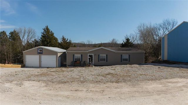 28810 Paradise Drive, Warsaw, MO 65355