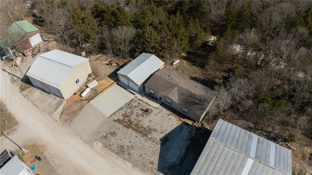28810 Paradise Drive, Warsaw, MO 65355
