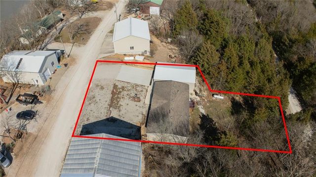 28810 Paradise Drive, Warsaw, MO 65355