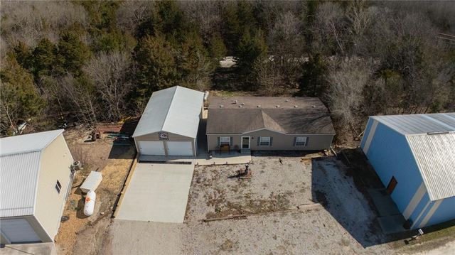28810 Paradise Drive, Warsaw, MO 65355