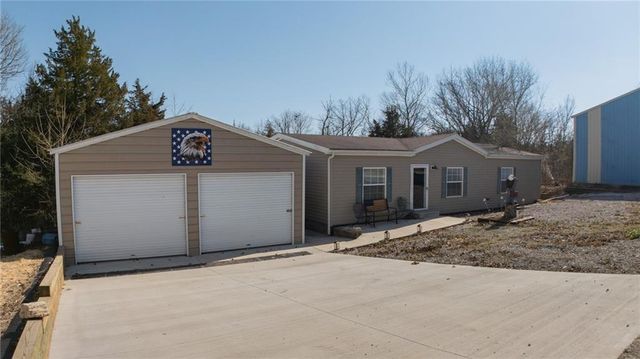 28810 Paradise Drive, Warsaw, MO 65355