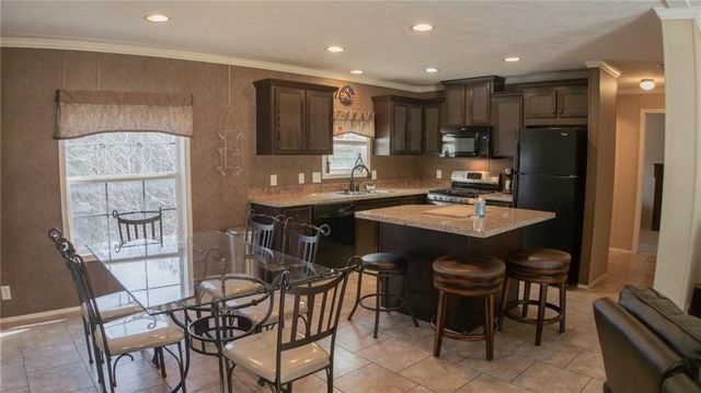 28810 Paradise Drive, Warsaw, MO 65355