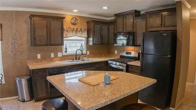 28810 Paradise Drive, Warsaw, MO 65355