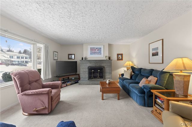 9 Overbrook Crescent, New Hartford, NY 13413