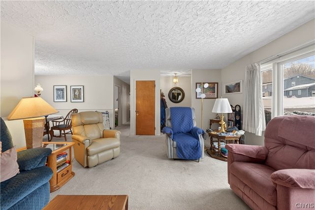 9 Overbrook Crescent, New Hartford, NY 13413