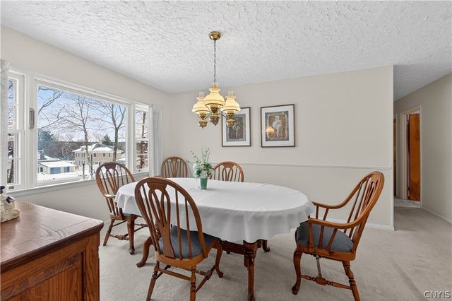 9 Overbrook Crescent, New Hartford, NY 13413