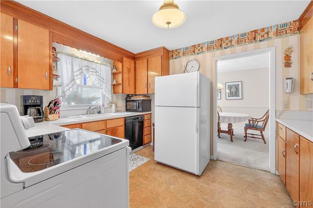 9 Overbrook Crescent, New Hartford, NY 13413