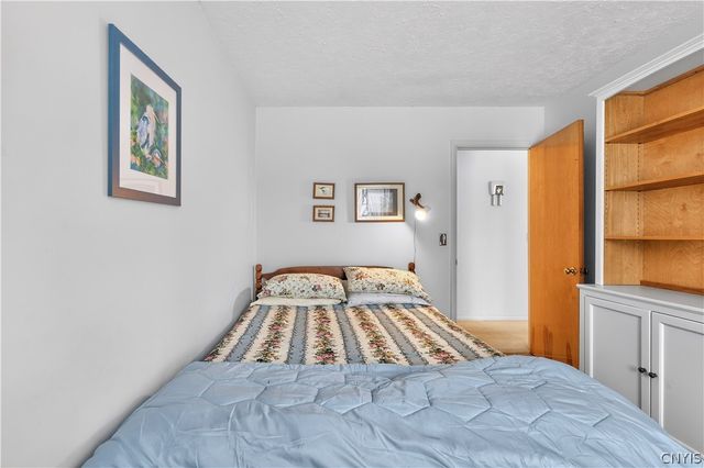 9 Overbrook Crescent, New Hartford, NY 13413