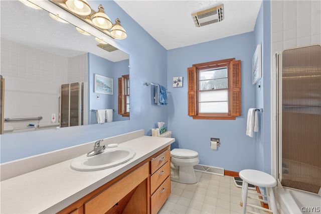 9 Overbrook Crescent, New Hartford, NY 13413