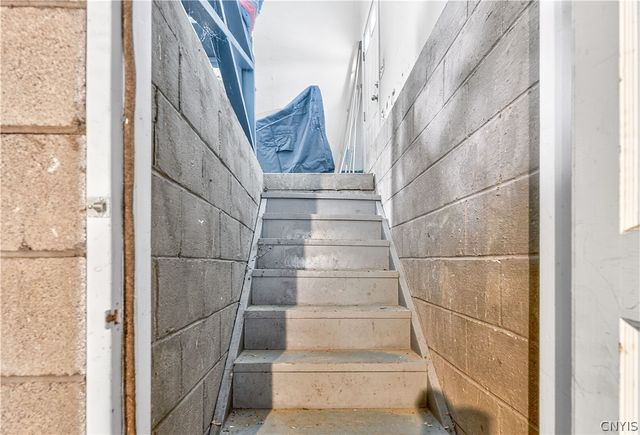 9 Overbrook Crescent, New Hartford, NY 13413