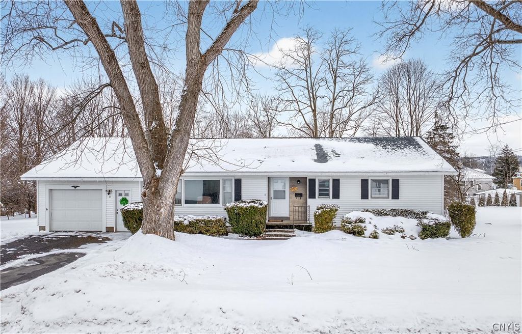 9 Overbrook Crescent, New Hartford, NY 13413