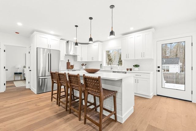 6 Intervale Rd, Wellesley, MA 02481