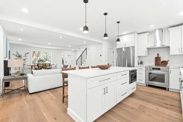 6 Intervale Rd, Wellesley, MA 02481