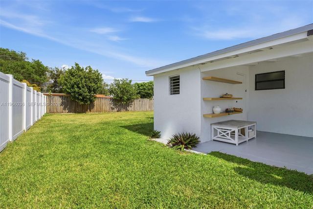 6213 NW 9th St, Margate, FL 33063