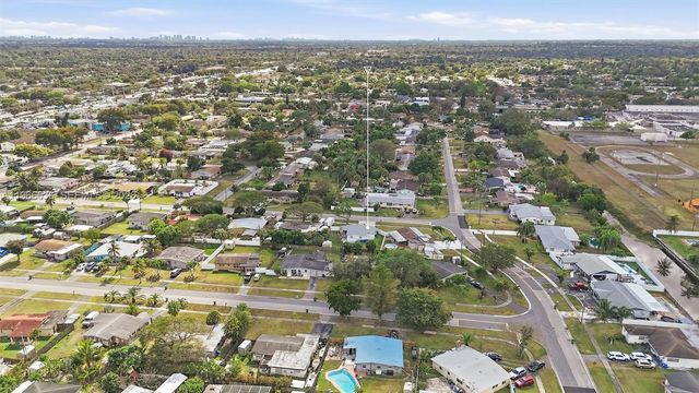 6213 NW 9th St, Margate, FL 33063