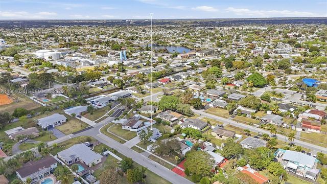 6213 NW 9th St, Margate, FL 33063