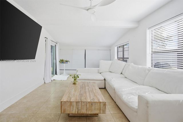 6213 NW 9th St, Margate, FL 33063