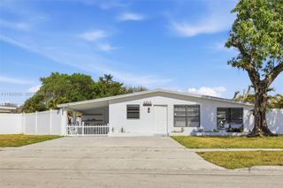 6213 NW 9th St, Margate, FL 33063