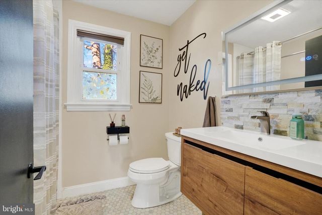 1095 CHURCH RD, York, PA 17404